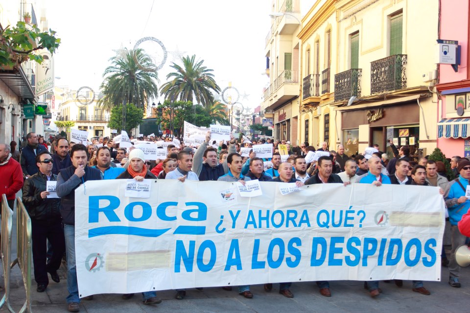 Marcha de los trabajadores de Roca hasta el Ayuntamiento de Mairena del Alcor