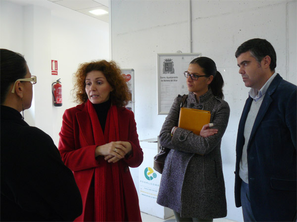 Los usuarios de Guadalinfo en Mairena del Alcor reciben la visita de la Delegada Provincial María Amador
