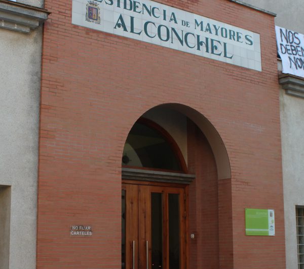 La Junta no paga las nóminas de los empleados de la Residencia de Alconchel desde el mes agosto