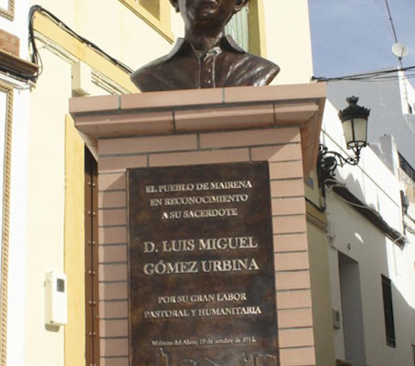 El monumento en homenaje a don Luis ya luce en la calle Daoiz